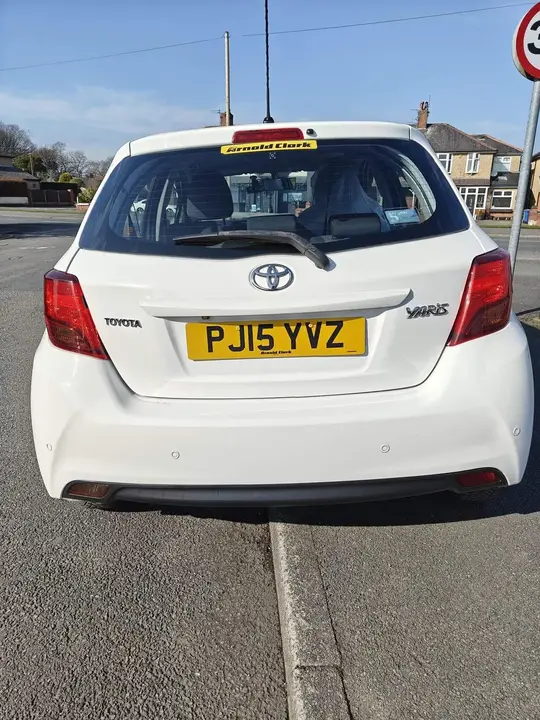 Toyota Yaris 2015 photo 5