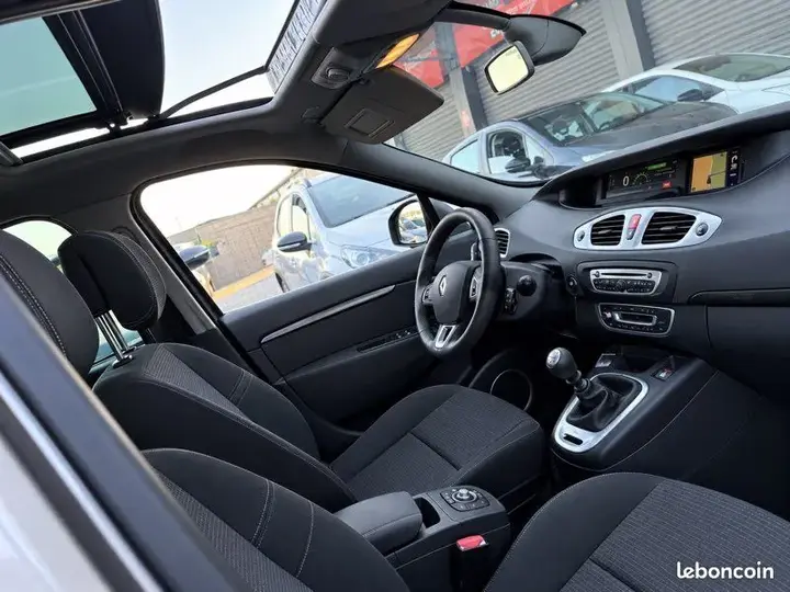 Renault Scenic 2010 photo 5