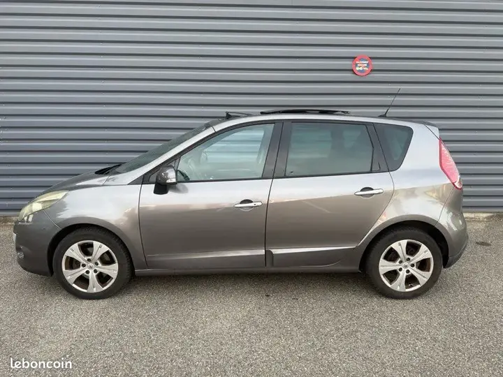 Renault Scenic 2010 photo 3