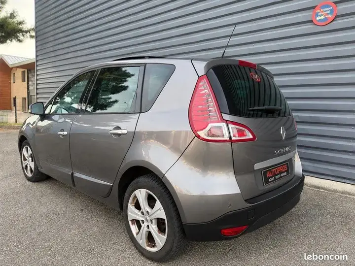 Renault Scenic 2010 photo 2