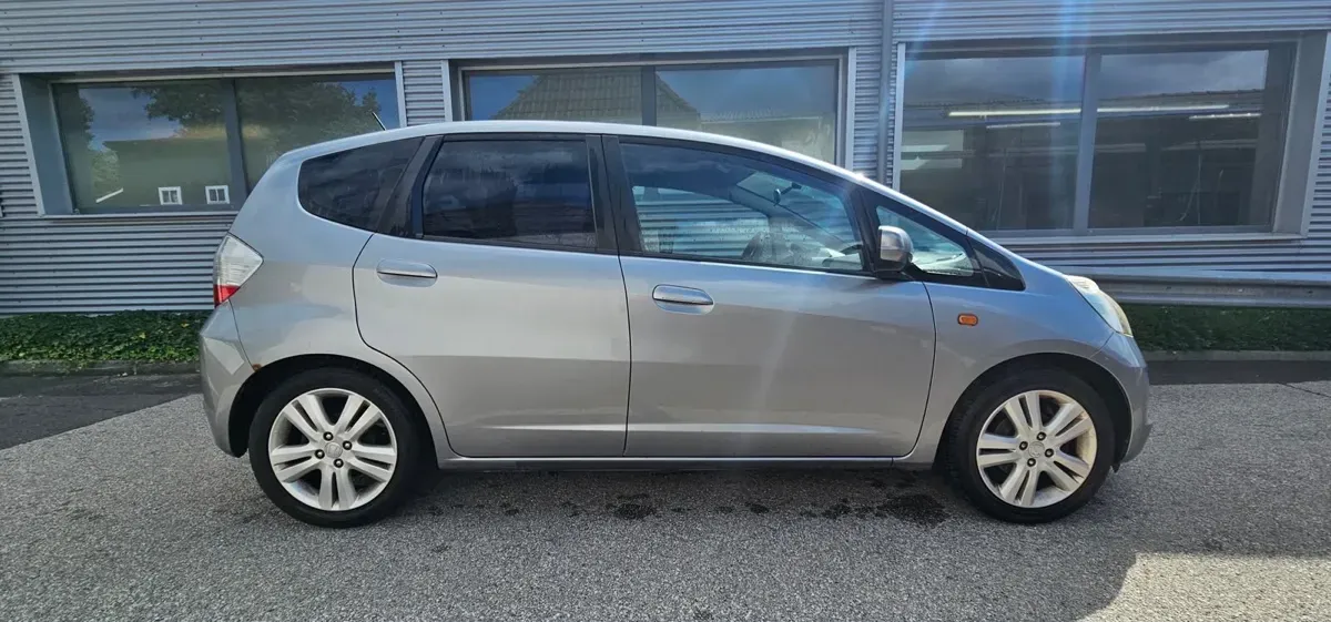 Honda Jazz 2009 photo 2
