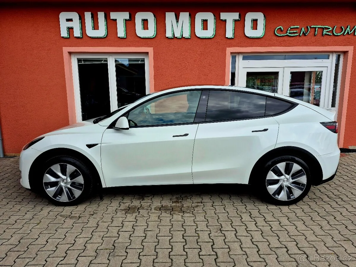 Tesla Model Y photo 2
