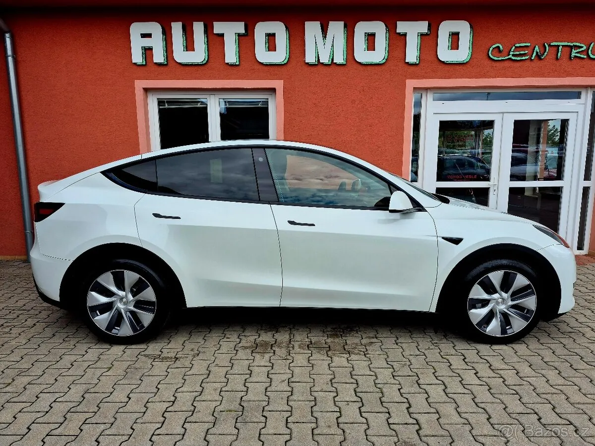 Tesla Model Y photo 5