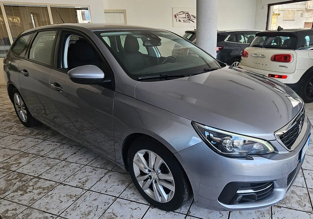 Peugeot 308 2018 photo 2