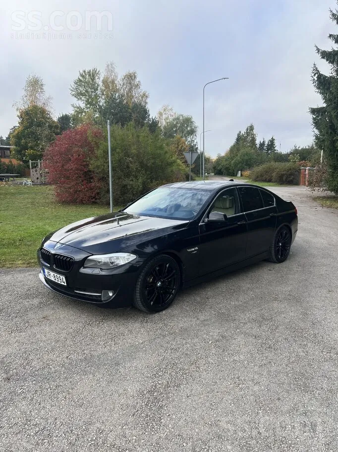 BMW 530 2011 photo 2