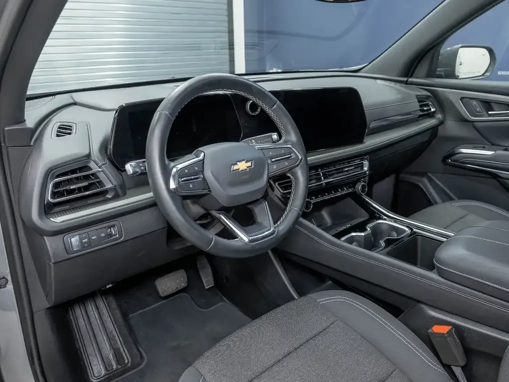 Chevrolet Traverse 2026 photo 2
