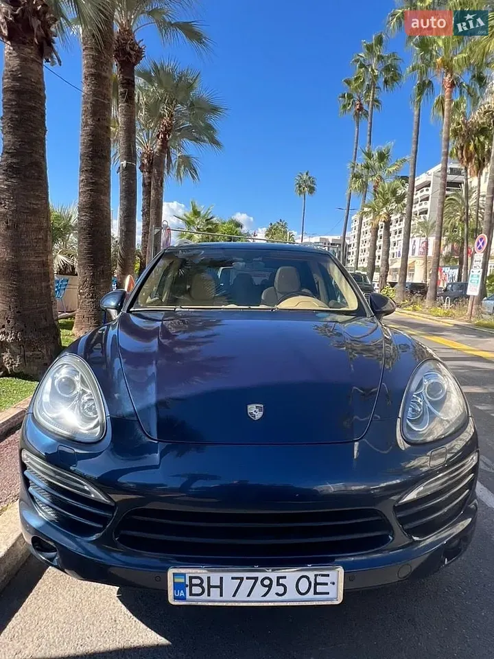 Porsche Cayenne 2012 photo 2