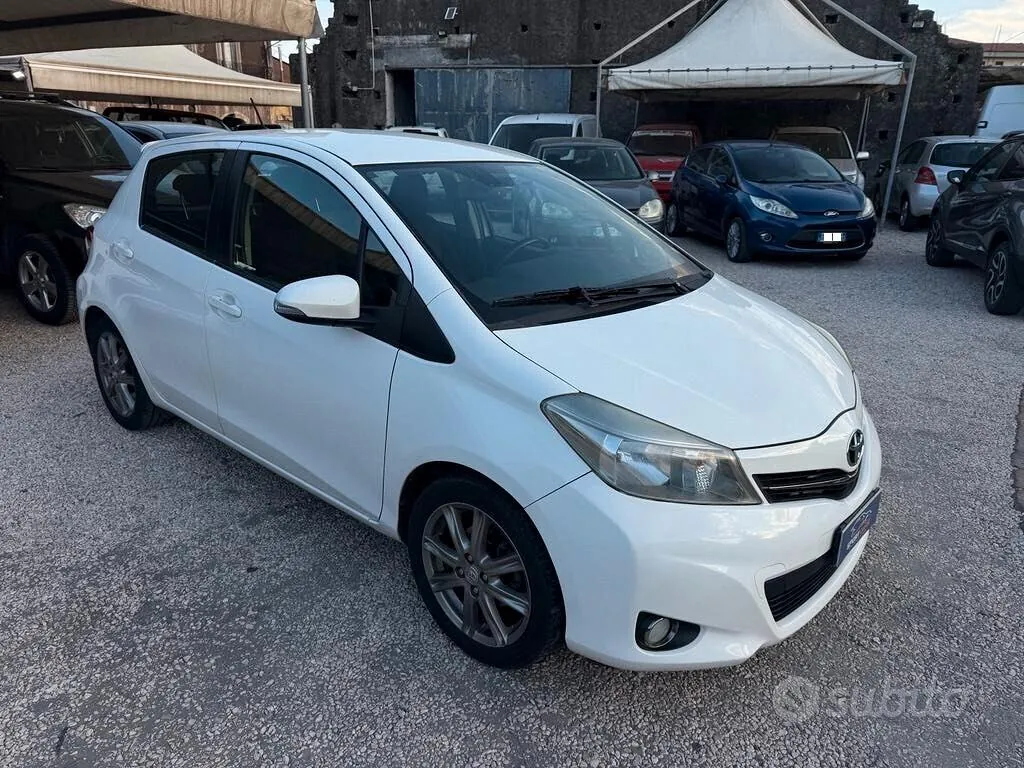 Toyota Yaris 2012 photo 4