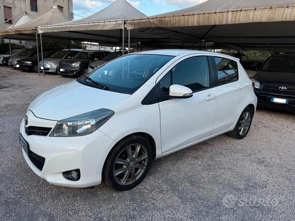 Toyota Yaris 2012 photo 2