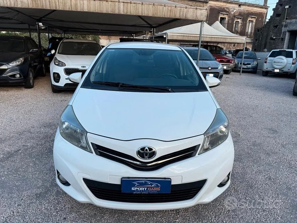 Toyota Yaris 2012 photo 3