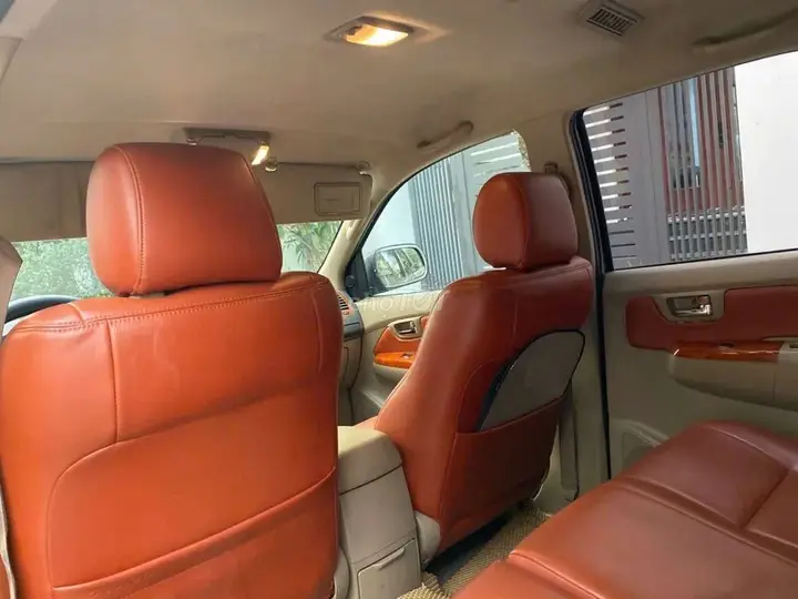 Toyota Fortuner 2010 photo 5