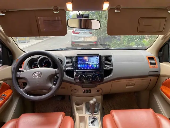 Toyota Fortuner 2010 photo 4