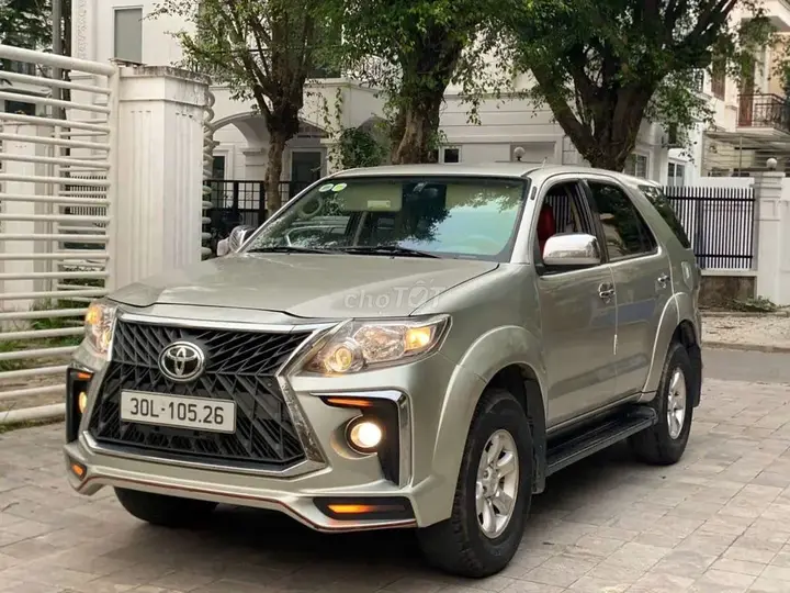 Toyota Fortuner 2010 photo 2