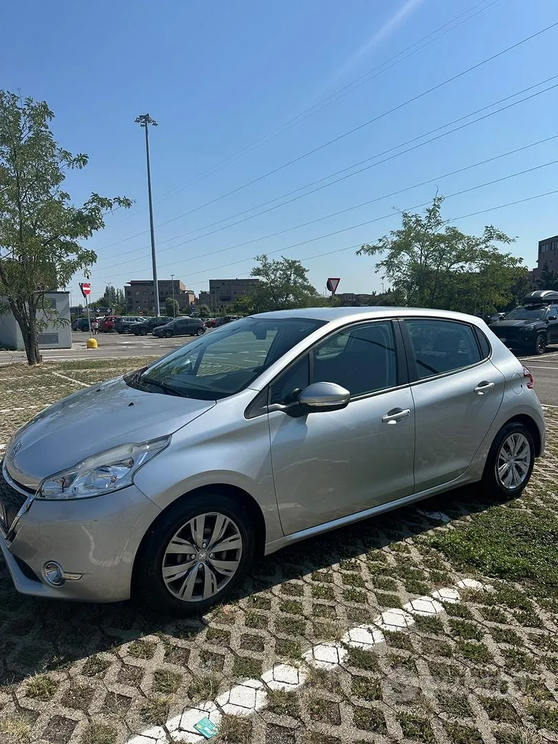 Peugeot 208 2013 photo 3