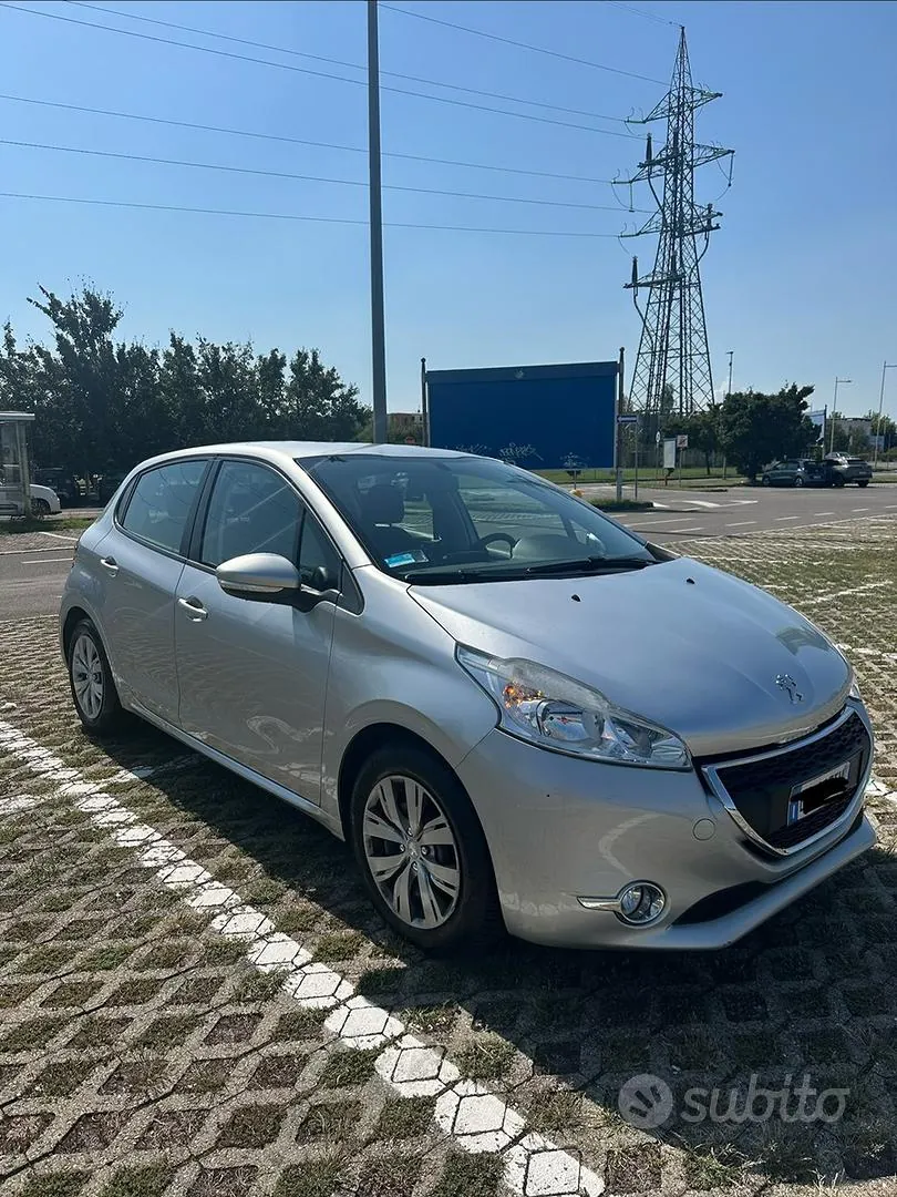 Peugeot 208 2013 photo 2