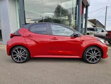 Toyota Yaris 2023 photo 2