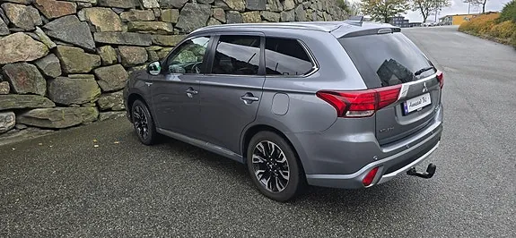Mitsubishi Outlander 2017 photo 4