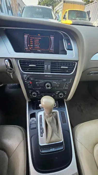 Audi A4 2010 photo 3