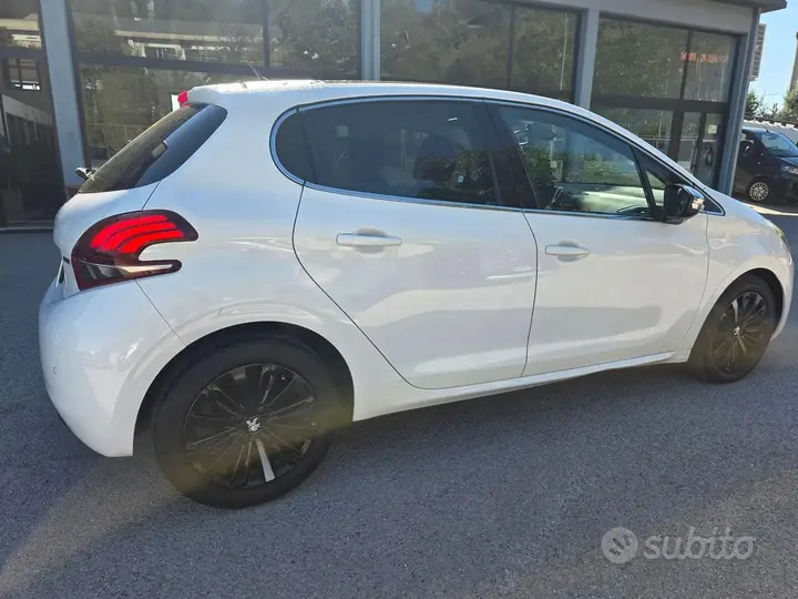Peugeot 208 2016 photo 4