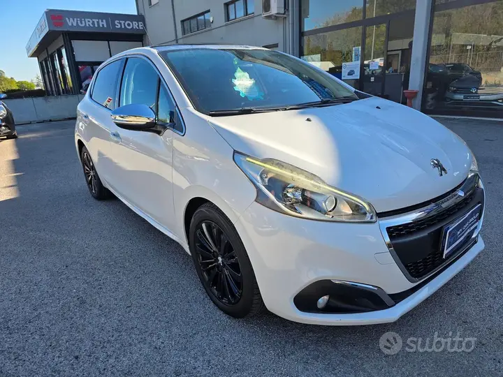 Peugeot 208 2016 photo 2