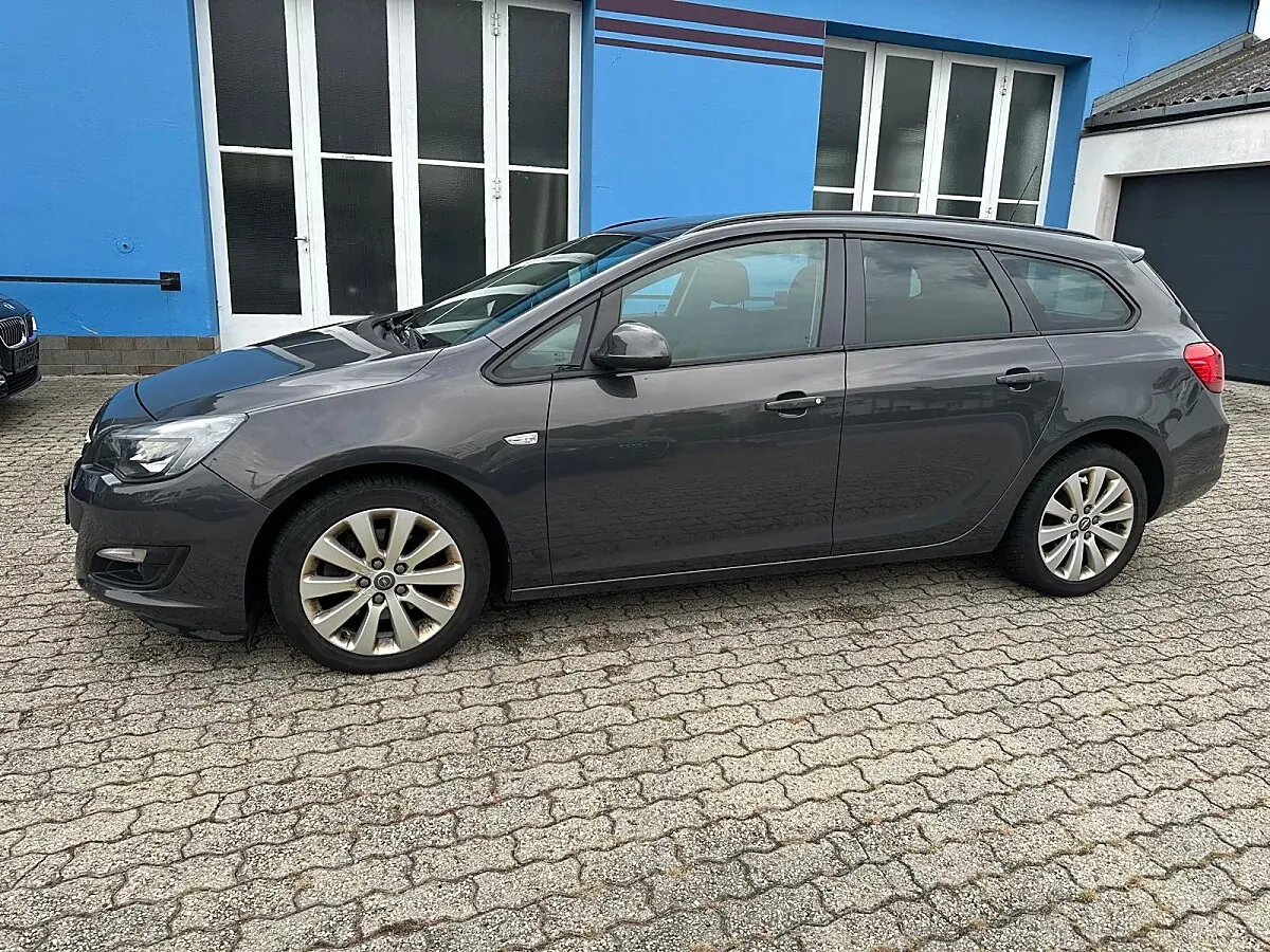 Opel Astra 2014 photo 2