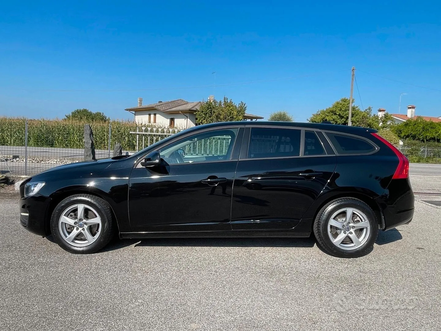 Volvo V60 2015 photo 2