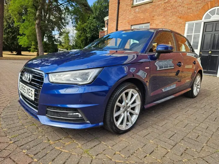 Audi A1 2015 photo 2