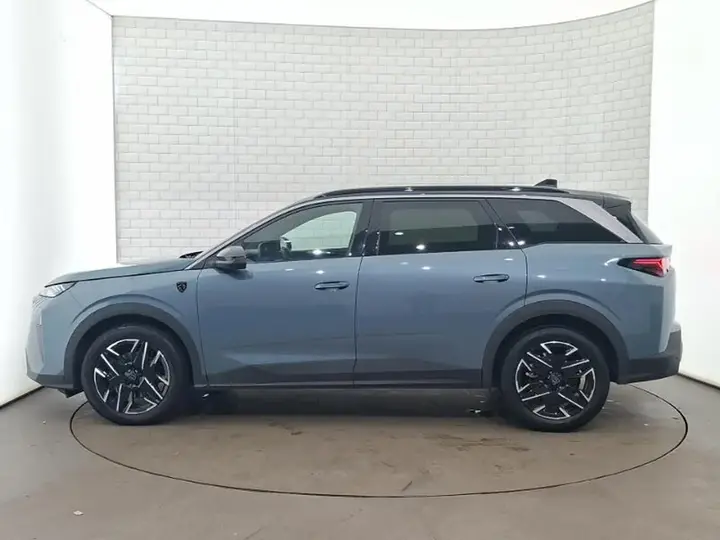Peugeot 5008 2025 photo 4