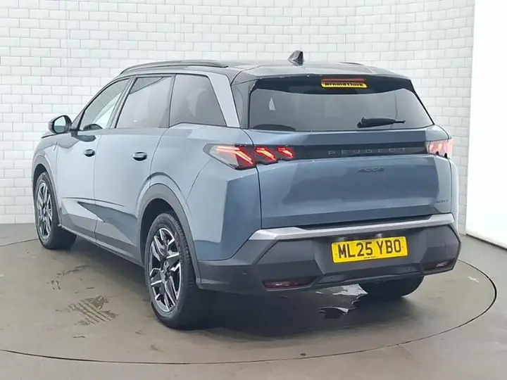 Peugeot 5008 2025 photo 2
