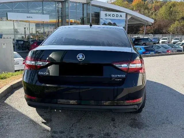 Skoda Superb 2019 photo 2