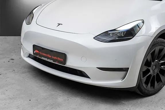 Tesla Model Y 2022 photo 2