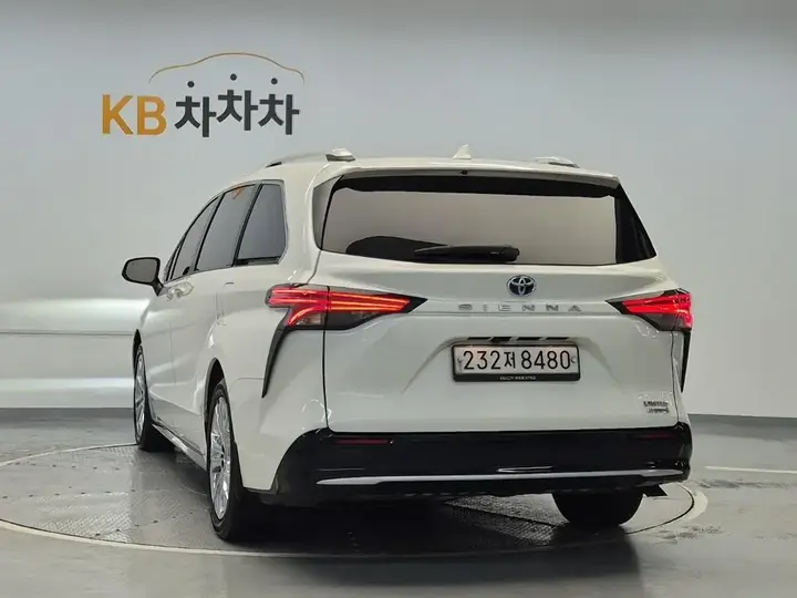 Toyota Camry 2021 photo 2
