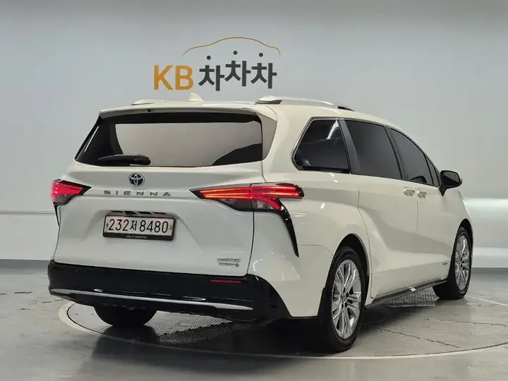 Toyota Camry 2021 photo 3