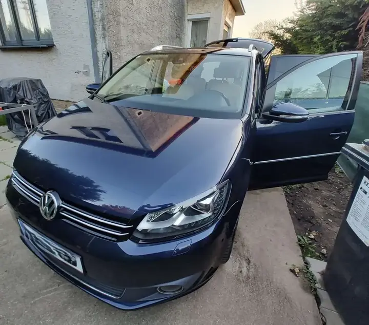 Volkswagen Touran 2013 photo 2