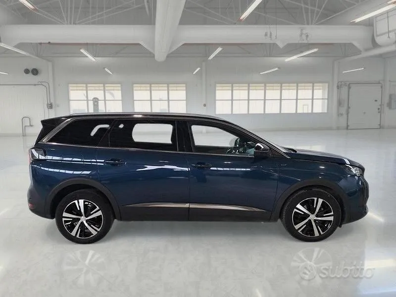 Peugeot 5008 2023 photo 3