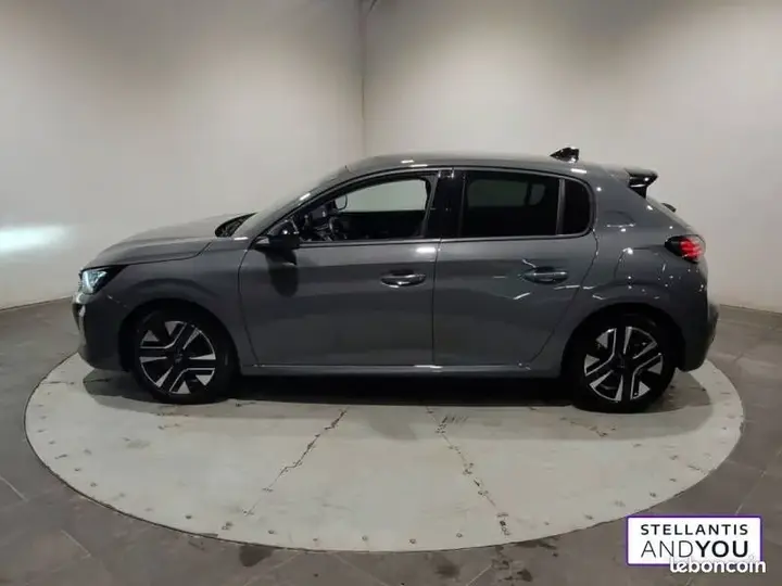 Peugeot 208 2025 photo 2