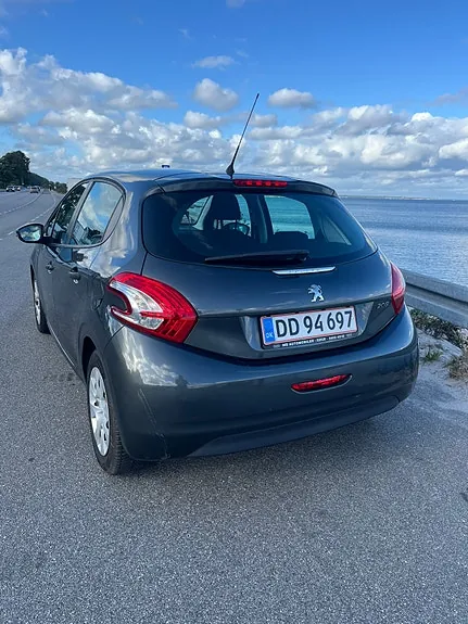 Peugeot 208 2014 photo 3