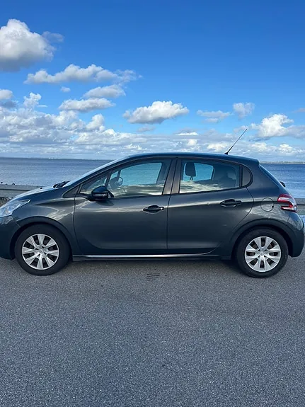 Peugeot 208 2014 photo 2