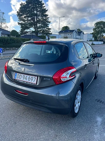 Peugeot 208 2014 photo 4