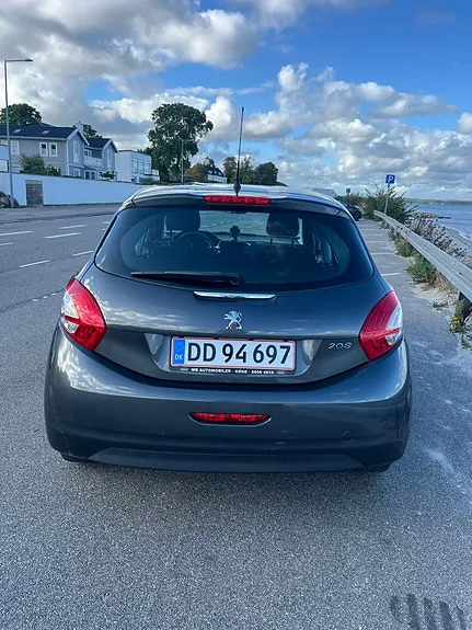 Peugeot 208 2014 photo 5