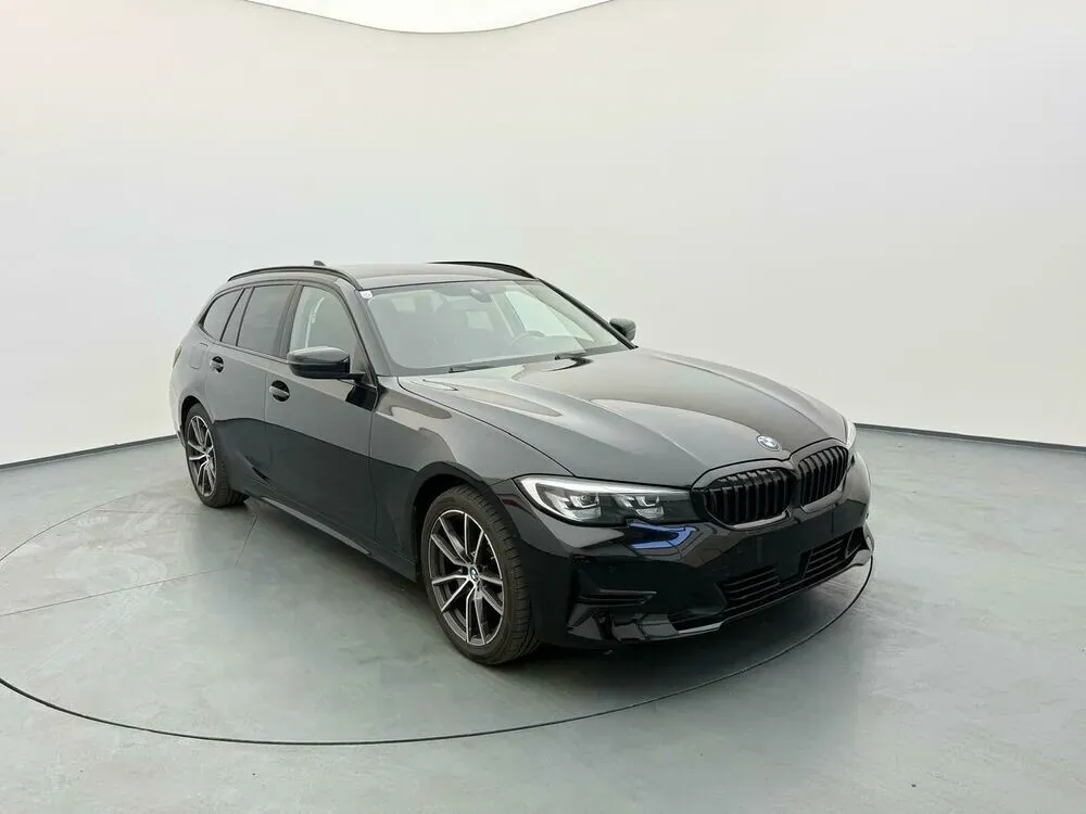 BMW 3 Series 2022 photo 2