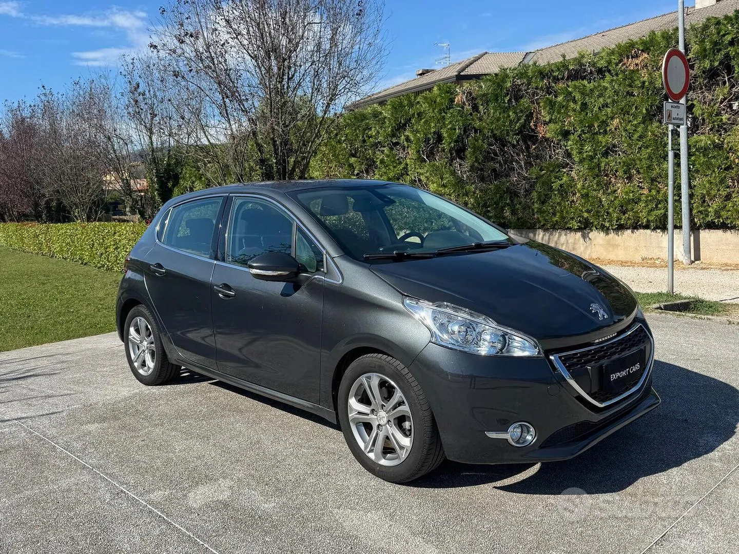 Peugeot 208 2012 photo 3