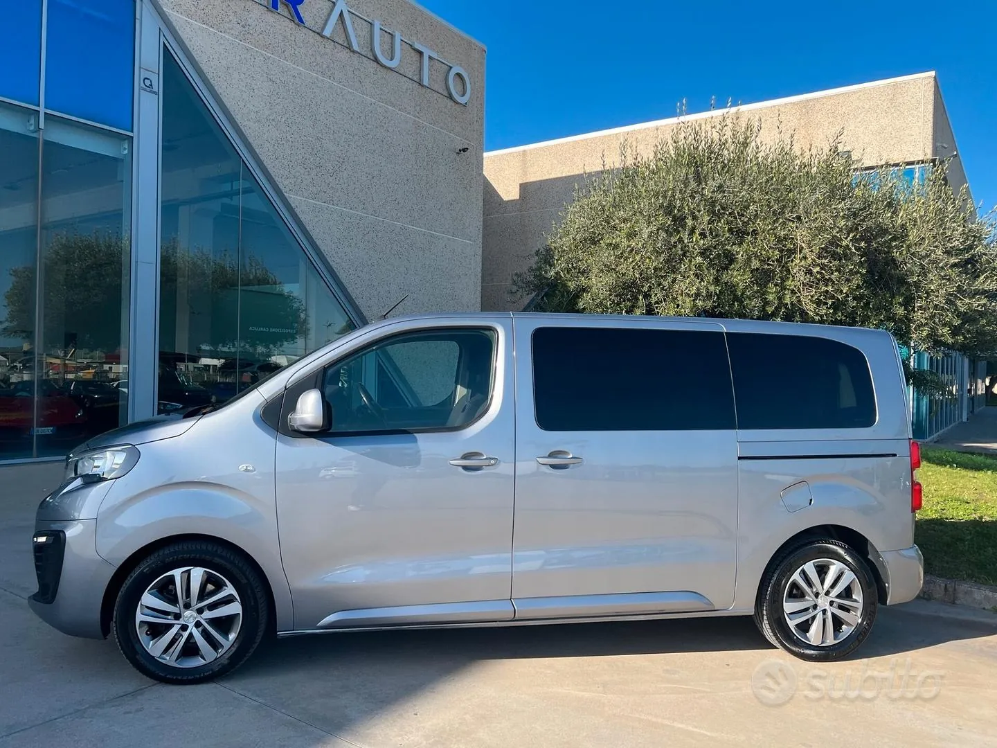 Peugeot Traveller 2021 photo 2