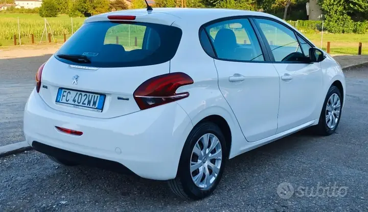 Peugeot 208 2016 photo 4