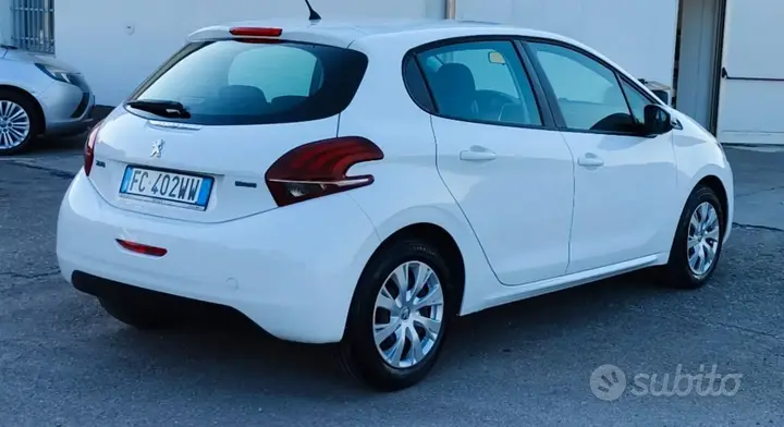 Peugeot 208 2016 photo 2