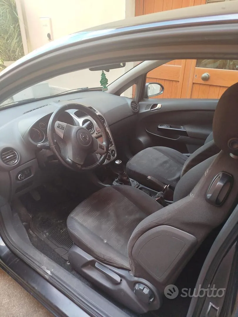 Opel Corsa 2011 photo 4