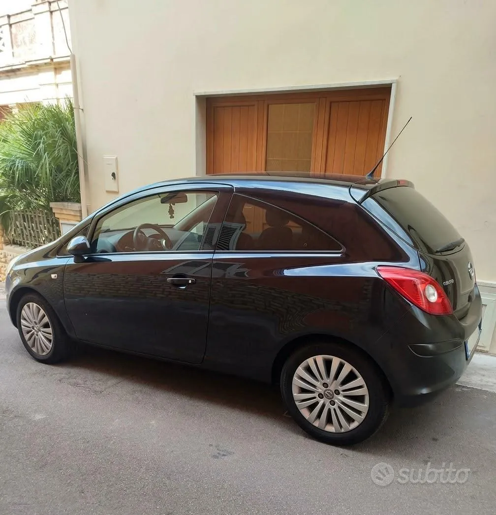 Opel Corsa 2011 photo 2