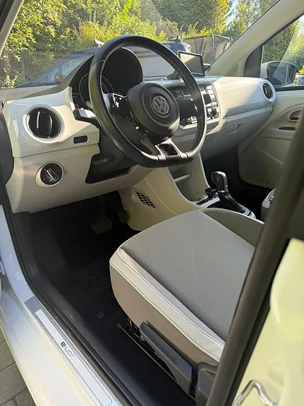 Volkswagen E-Up! 2015 photo 4