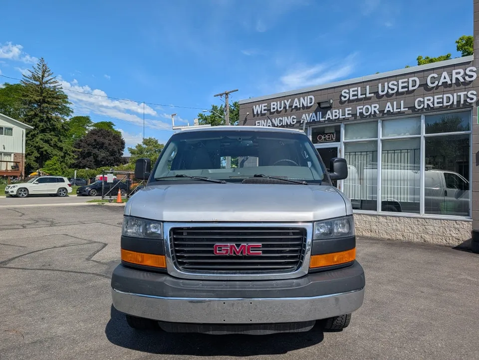 GMC Savana 2016 photo 2
