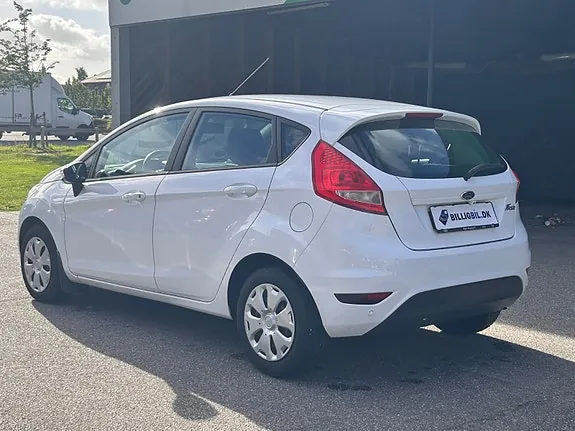 Ford Fiesta 2011 photo 3